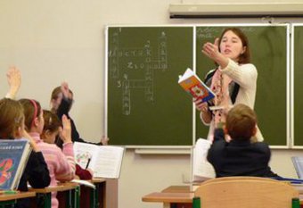Учителя обратились к Дмитрию Медведеву с просьбой отказаться от “Нашей новой школы”