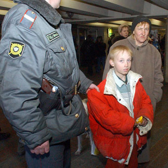 Государственная программа по борьбе с беспризорностью дала сомнительные плоды: “дети улиц” в Москве просто ушли в подполье
