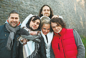 Отчего этно-роковой звезде не стыдно петь президенту