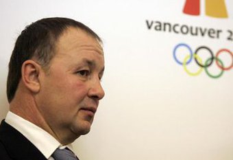 Спецкор "МК" пообщался в Ванкувере с тренером хоккейной сборной Белоруссии Михаилом Захаровым, который рассказал о том, почему дальше будет болеть только за Россию. И обязательно - против хозяев Олимпийских игр