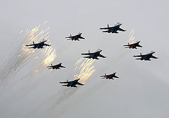 Во время парадного пролета у одного из "МиГов" отказал двигатель