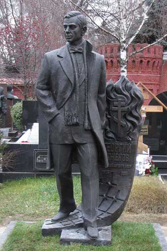 Надгробный памятник народному артисту СССР Георгию Жженову торжественно откроется во вторник на Новодевичьем кладбище