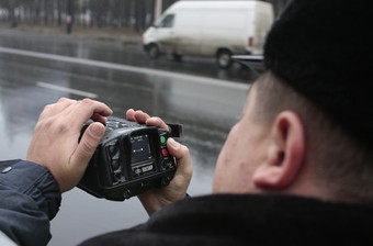 На совещании по итогам работы ГИБДД глава МВД Рашид Нургалиев предложил гаишникам использовать диктофоны и видеокамеры для защиты “от хамства”