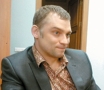 Директор ижевского интерната Дмитрий Гавриков защищает своих воспитанников, “вскрывших вены” на глазах у всей страны