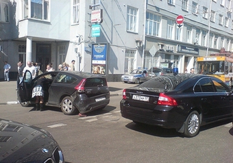 В Москве произошел третий за неделю инцидент с представительским автомобилем