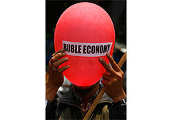 Экономику суют в “пузырь”
