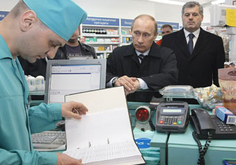 “МК” увидел в аптеках совсем не то, что показали Владимиру Путину
