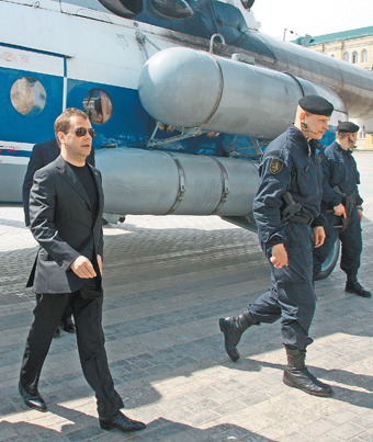 Медведев призвал действовать “жестко, жестоко, превентивно и эффективно”