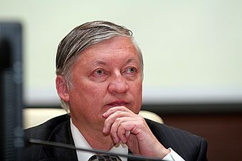 В Риеке (Хорватия) Анатолий Карпов на генеральной ассамблее Европейского шахматного союза выступил с сенсационным сообщением, что начинает предвыборную кампанию в качестве кандидата в президенты ФИДЕ