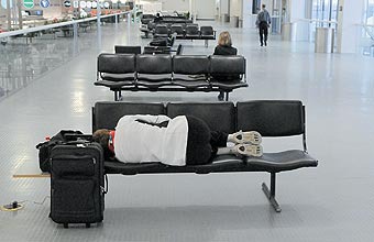 Почему люди месяцами обитают в аэропортах?