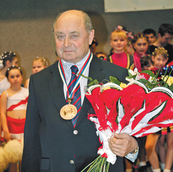 Его “народную медаль” будут возить по Руси, как святые мощи