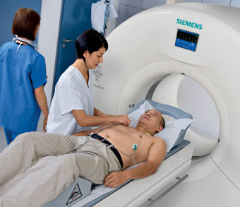 Почему поликлиники Москвы имеют всего 
11 компьютерных томографов? 

