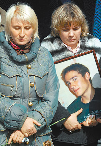 Первого погибшего в терактах хоронили родные, коллеги, земляки и друг-мусульманин