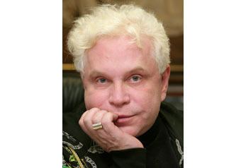 В неприятную историю угодил в праздничные дни эпатажный певец Борис Моисеев