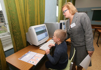 На продленных каникулах подростки не филонят, а обучаются с помощью электронной почты