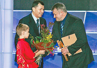 В понедельник в Государственном Кремлевском дворце состоялась V церемония вручения премии “Золотой пояс”. Это мероприятие Российский союз боевых искусств проводит каждый год