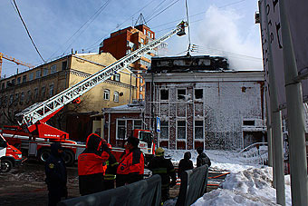Первые версии пожара, произошедшего 9 марта в клубе “Опера” на Трехгорном Валу, появились у блюстителей закона