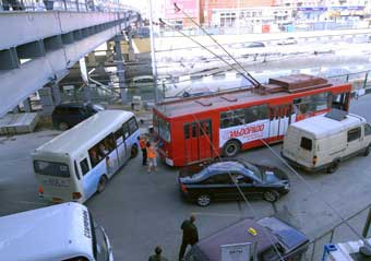 “МК” проверил: пешком по Москве ходить быстрее, чем ездить на троллейбусах
