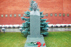 Сталин и Брежнев —  в хорошем состоянии