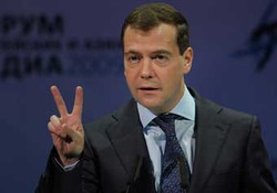 Медведев чувствует себя “немножко журналистом”