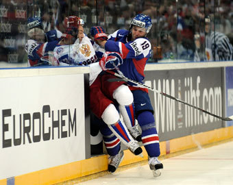 Сборная России начала хоккейный чемпионат мира с труднейшей победы