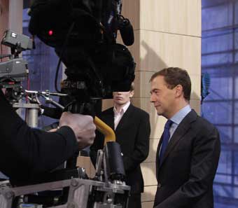 Дмитрий Медведев рассказал телебоссам о пьянстве за рулем, о Ремарке и о сборной Великобритании по футболу