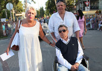На закрытие «Новой волны» Караченцов приехал в инвалидной коляске
