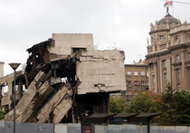 Сербы спорят о судьбе полуразрушенных при бомбардировках НАТО зданий в центре Белграда
