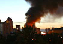 На северо-западе Москвы прогремел мощный взрыв, дымом заволокло ул. Народного ополчения. ФОТО