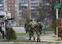 Украинская трагедия: БМД расстреляла ополченцев в Краматорске; Аксенов заявил, что Янукович отдаст приказ армии задержать "хунту".Онлайн-трансляция