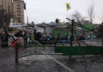 В Киеве - дефицит касок, сигарет и карточек для мобильных