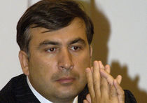 Грузино-российское рукопожатие в Давосе разозлило Саакашвили