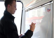 Детям разрешили рисовать в московских трамваях