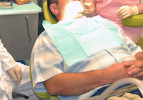 Врачи положили зубы на работу пациентки