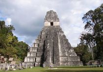 В день «конца света» туристы повредили древний храм майя