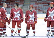 Путин и Лукашенко сыграли в хоккей в Сочи