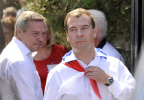 Медведев превратился в «тихого страдальца»?