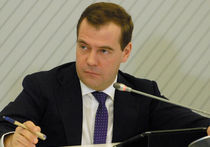 Медведев провозгласил “пятилетку эффективности”