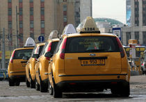 Все такси в Москве станут желтыми с понедельника 