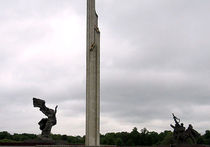 В Латвии готовят снос «оккупационного» памятника - советским воинам-освободителям