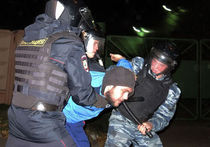 Зачистка в Бирюлево: тысяча задержанных, деньги и “стволы”