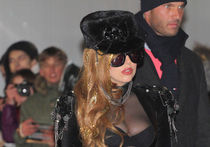 Леди Гага приехала в Москву полуголой