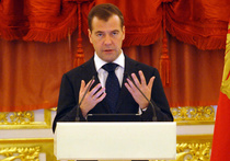 Медведев: “КС — прививка от тоталитарных привычек”