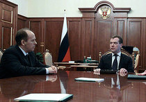Медведев попросил не пиариться на Домодедово