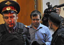 Оппозиционера Лебедева заковали в электронный браслет