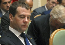 Медведев взял ответственность за указы Путина, которые стоили места Суркову