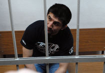Мирзаева увозили из суда под крики "Позор!"