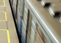 Пьяный пассажир на рельсах прервал движение поездов на "серой" ветке метро