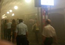 Блогеры обсуждают пожар в метро: одни опоздали на экзамен, другие радуются, что проспали работу