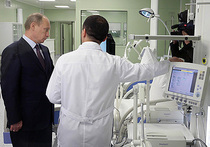 Путин добавил медикам треть зарплаты